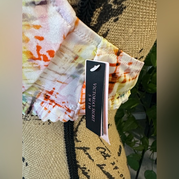 Victoria’s Secret swim bikini top, NWT. - Picture 3 of 5